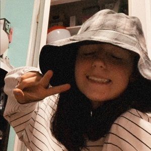 Meet your Posher, Evelyn